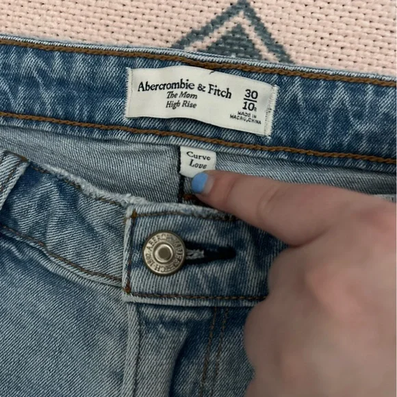 Abercrombie & Fitch Stretch Ripped Curve Love The Mom High Rise Jeans - Picture 4 of 16